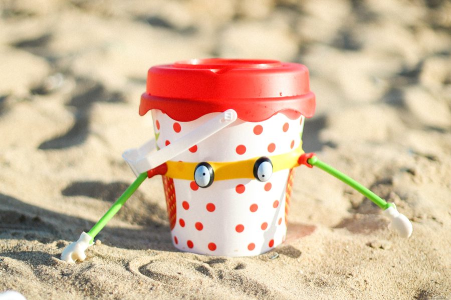 Sunbathing Bucket, a toy made with Toyi